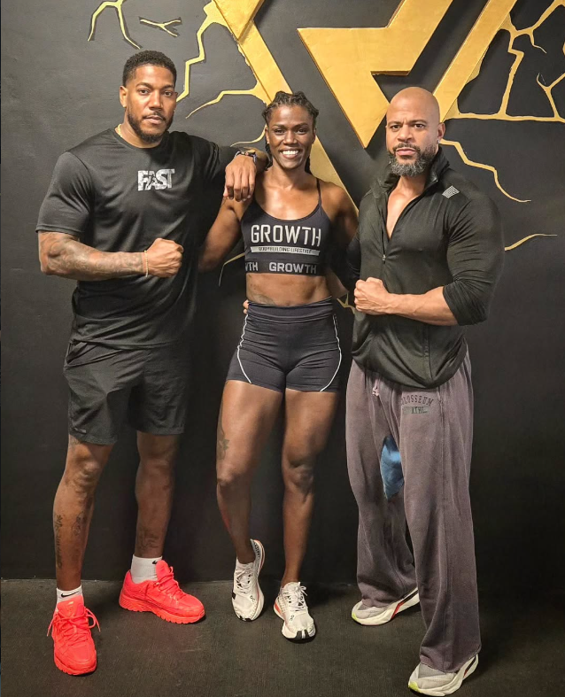 Interior do Revolution Gym